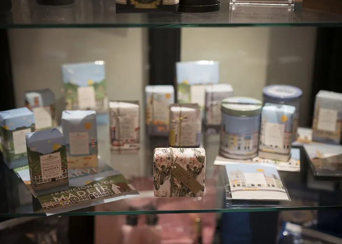 Almalusa Baixa/chiado בית הארחה 4*